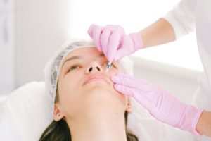 Lire la suite à propos de l’article Injections filler acide hyaluronique : Questions et résultats
