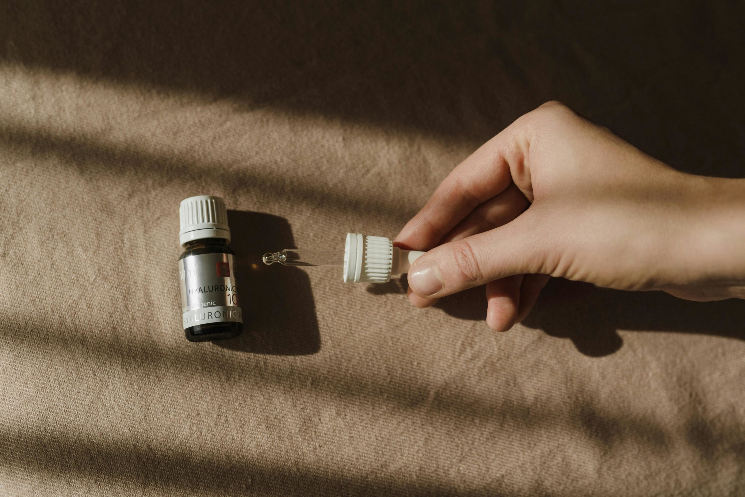 Lire la suite à propos de l’article Acide hyaluronique visage : Questions et réponses FAQ